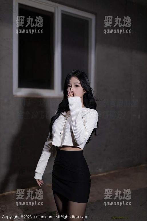 秀人网 - 这期特别短裙图包，李昔雨的腿完全放飞自我，更新的反差感满分！