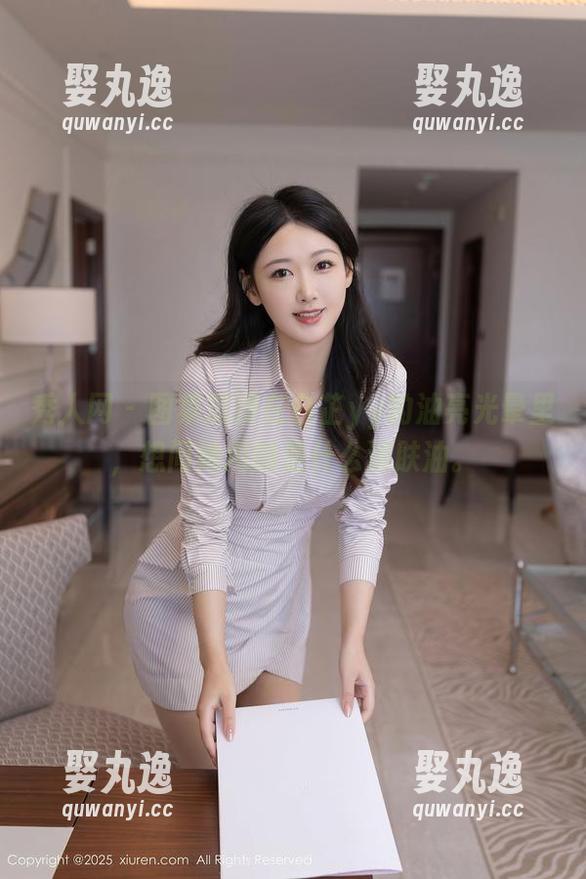 秀人网 - 图集沉浸在白芷yy的油亮光晕里，想问她用的是什么润肤油。
