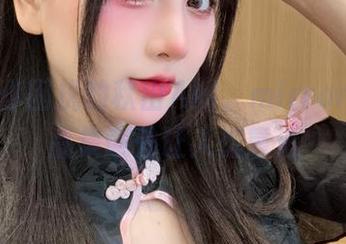 从不给你困扰的秋山AkI，mirror彩云作品集意外让人想靠近