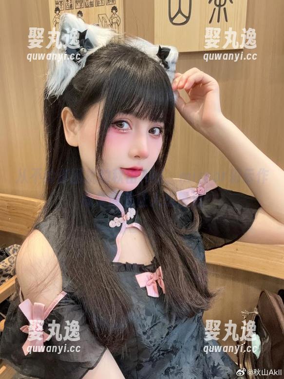 从不给你困扰的秋山AkI，mirror彩云作品集意外让人想靠近