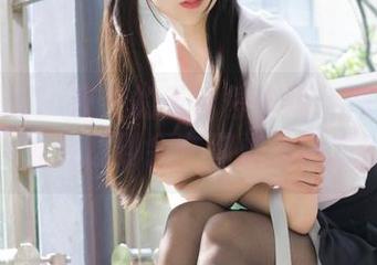 稚乖画册 – 夜夜的天台停车场：肉丝图包，谁会想到会在那样的地方？