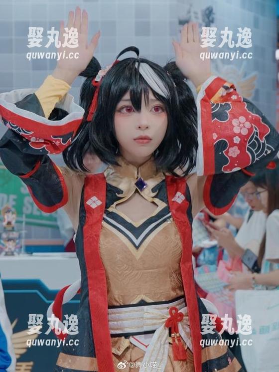 打破眼镜的魔咒，舞小喵在网盘的写真又美又funny