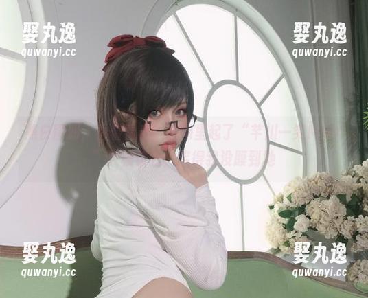 黑白图册，看着看着，脑海里起了“芊川一笑MNK”大模仿秀，笑得我没膜到地