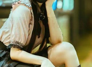 吊带新视界：落落Raku私拍合集，全是不靠谱的“pose”