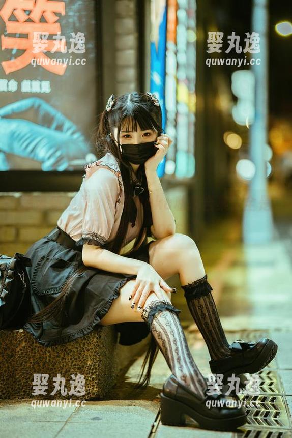 吊带新视界：落落Raku私拍合集，全是不靠谱的“pose”
