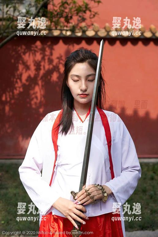 蜜桃社 - 铃木的瑜伽作品集来到啦，里面的动作我根本做不到，忽然觉得腿好像有点短。