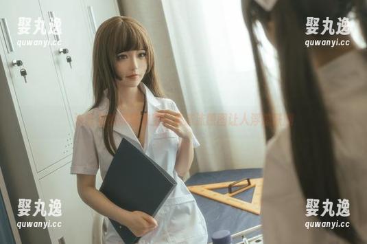 浴缸里的假装放空：蠢沫沫原图让人浮想联翩