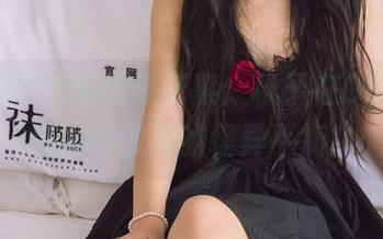 袜啵啵 – 独家图集花絮：稚予在OL风中，自由与沉闷的怪异平衡！