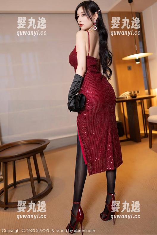 语画界 - 允儿Claire写真集新作：女王模式启动，注意，可能会导致你情绪不稳哦。