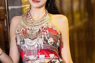 语画界 – 小海臀Rena的御姐写真合集，难道是不小心推翻了我的审美标准？