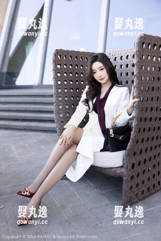 语画界 - 高清泳池美图，徐莉芝美得好像水里的那条小鱼，真没道理。
