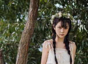 中午吃饭无聊，翻到镜酱的玛修高清写真，满脸的不舍地看啊看！