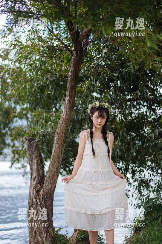中午吃饭无聊，翻到镜酱的玛修高清写真，满脸的不舍地看啊看！
