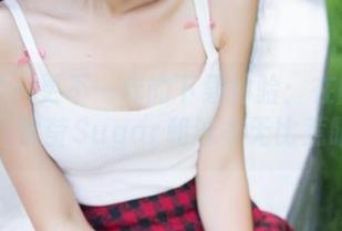 青豆客 – 更不一样的下载体验：在图库里，梁莹Sugar和泳衣无比惹眼