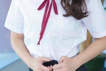 青豆客 – 纯小希的写真游戏，教室里的分享时光值得珍藏